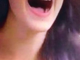 Kajal ejaculează în videoclipul tribut