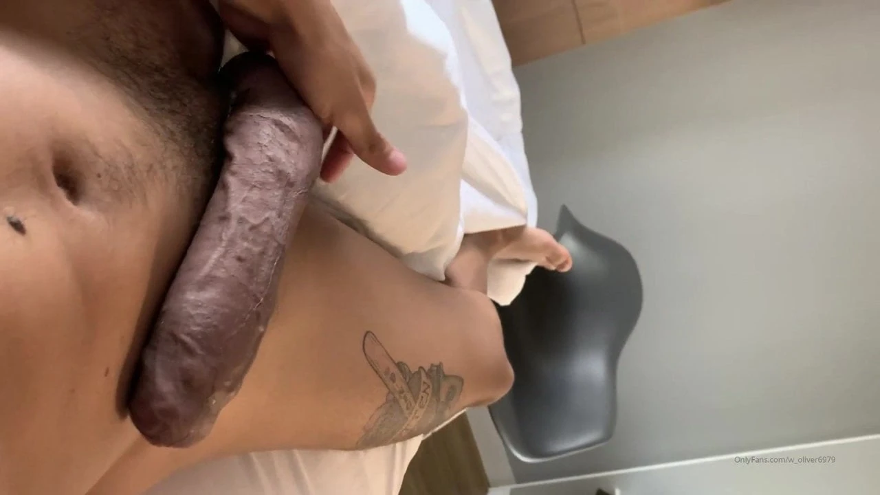 Garanhão brasileiro mostrando seu lindo pau monstro
