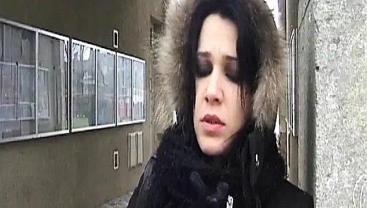 Симпатичной французской крошке жестко пробурили очко перед дегустацией кончи