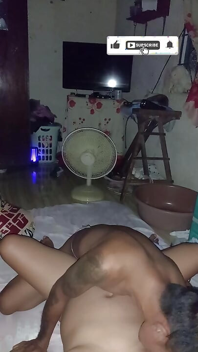 Anh ấy luôn muốn ăn thức ăn của mình.