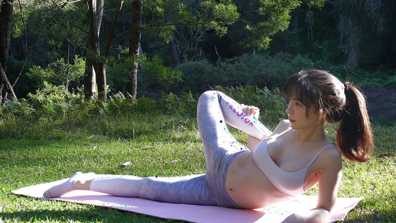 레깅스를 입고 편안한 요가 흐름