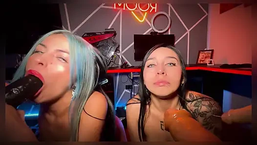 Pov pesta seks pakai dildo ukuran kontol besar pria kulit hitam dan dua lesbian yang lagi sange berat - sweetkimmi