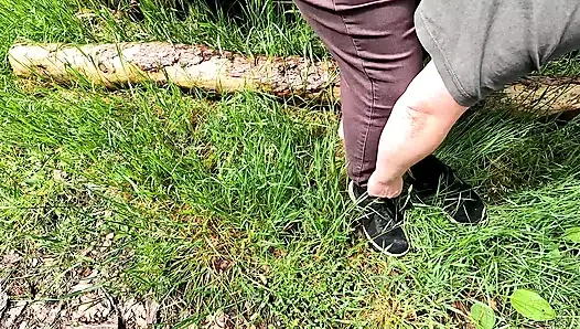 Ormanda vajinaya işkence ediyor