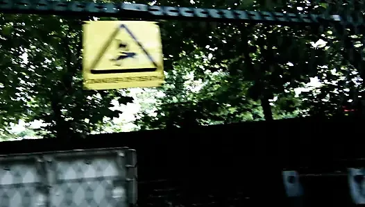 Naylon çoraplı edepsiz Fransız kaltak zindanda sikiliyor