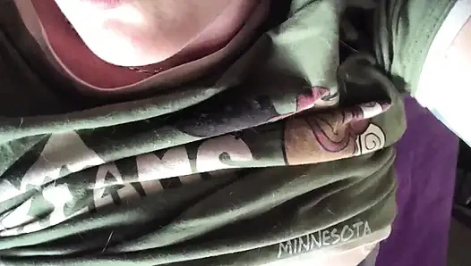 Взрывной сквиртующий оргазм в то время как фантазия о 28-м 390-фунтовом Curvyteen от Fetlife