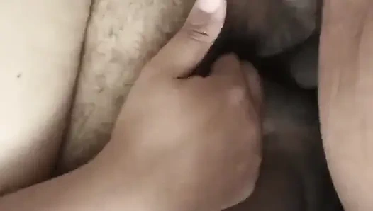 Трахаю толстую киску моей мачехи с открытыми ногами