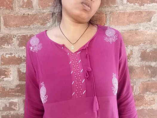 Une bhabhi du village desi à la chatte sexy