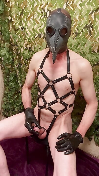 Man In Leather Wanks Hard Lots Of Cum