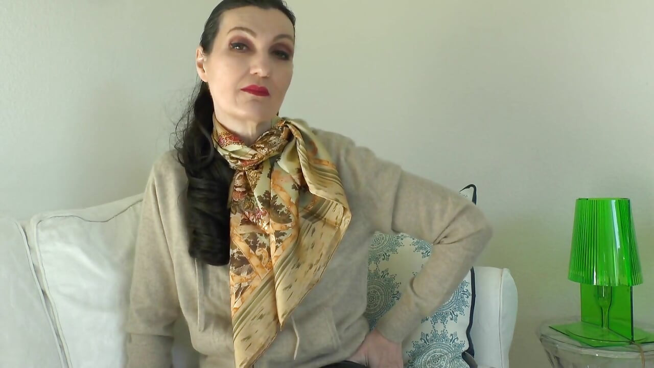 Nosi svilenu maramu i masturbiraj ispred mene, lady victoria valente