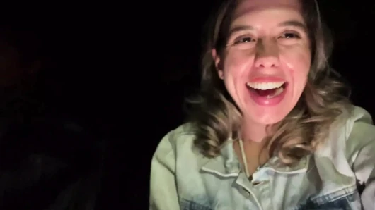 Glücklicher typ hat dreier mit scarlett taylor und naomi