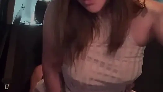 Красивая Блондинка С Большой Попой Занимается Сексом В Машине Незнакомца - Клоя Чудо