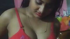 Индийская бхабхи дези, горячий секс-сосание члена и киска трахнул киску красивого деревенского дехати бхабхи с рашми