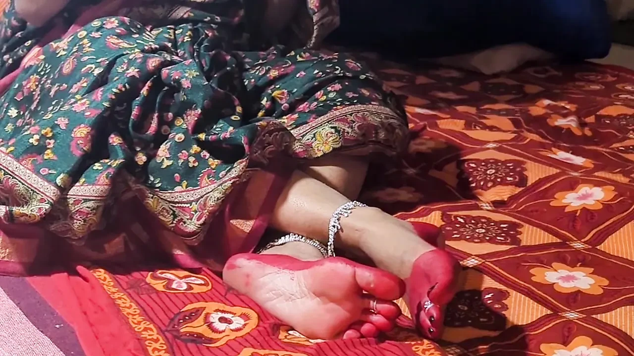 Indian 18 Years Old Desi Virgin Girl Having Hardcore Fucking Experience on Honeymoon with Her Husband