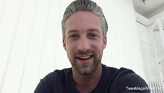 Отсасывающий трах с сисечками рыжей на кастинге
