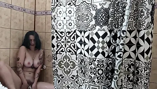 Pov kamu pengen nonton aku waktu aku lagi mandi