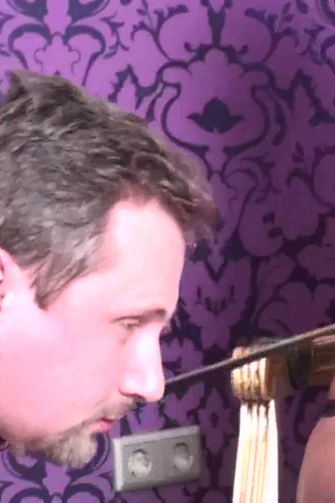 Sclavul își adoră cele două doamne