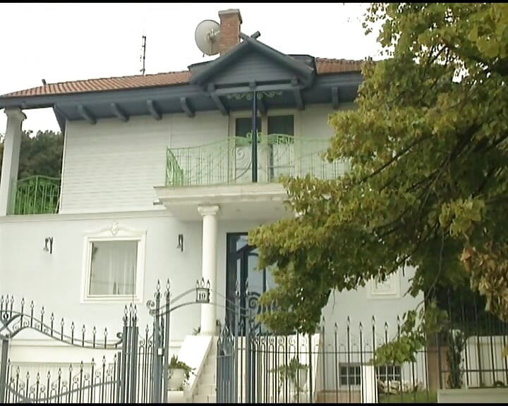 Curve germane perfecte cu corpuri uimitoare care se distrează grozav în trei