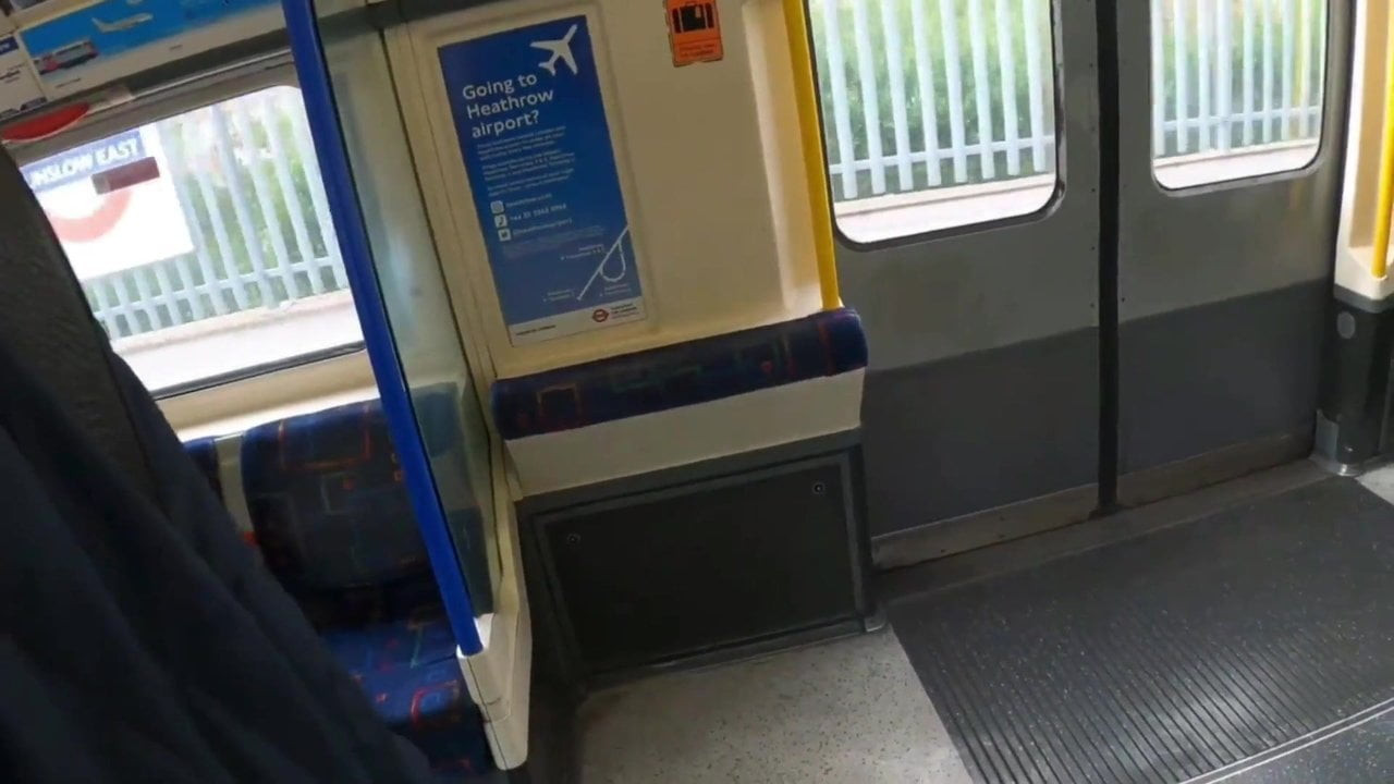 SEXY GIRL SUCK DICK IN PUBLIC