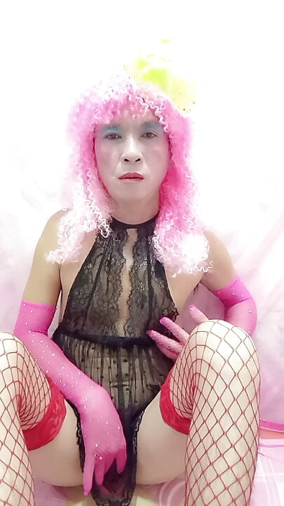 Oanh Le transgender i sexiga kläder porr kuk