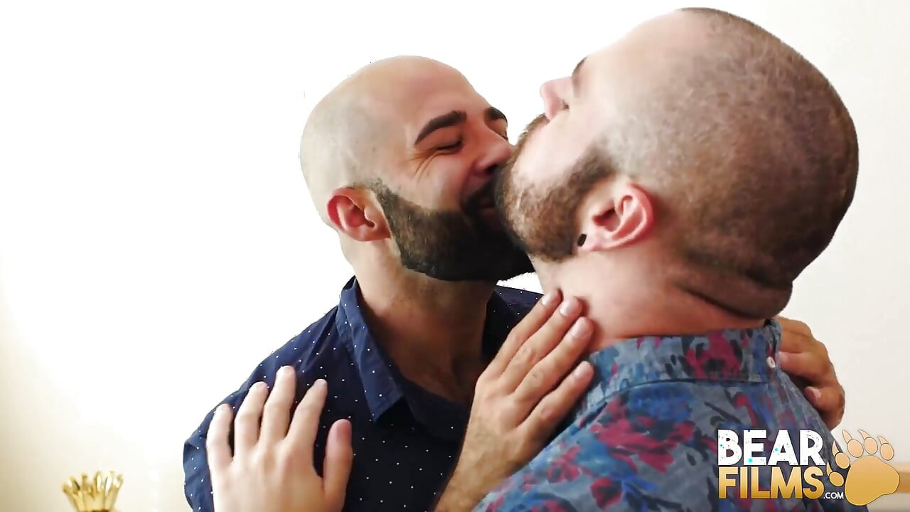 BEARFILMS Hairy Atlas Grant barebacks fat bear Dax Librastic
