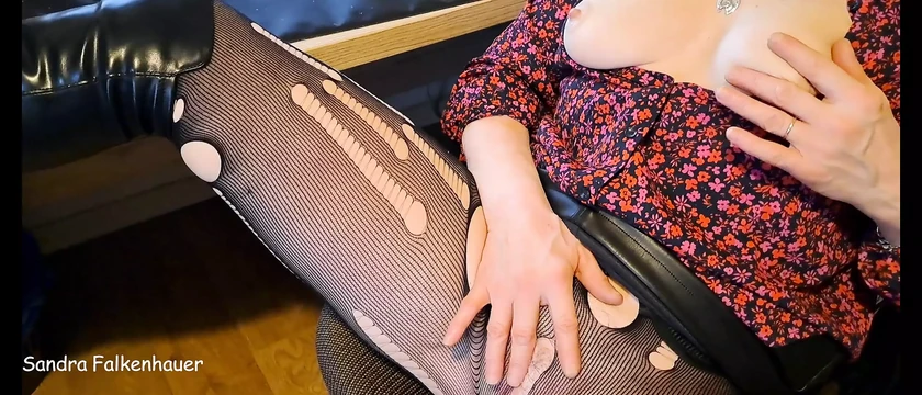 Little caress in tights