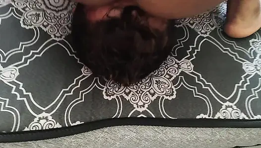 Zwerg, der mit riesigen Kämpfen kämpft, endet mit Sex