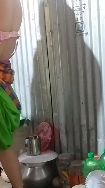 Must-see moment from "Tamil bhabhi ki chudai"