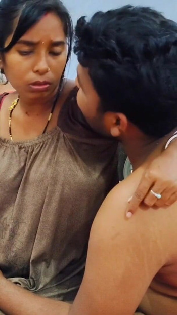 Indický sex - vesnická rickshaw pullerova manželka a švagrův přítel sexy filmy | Klipy 1