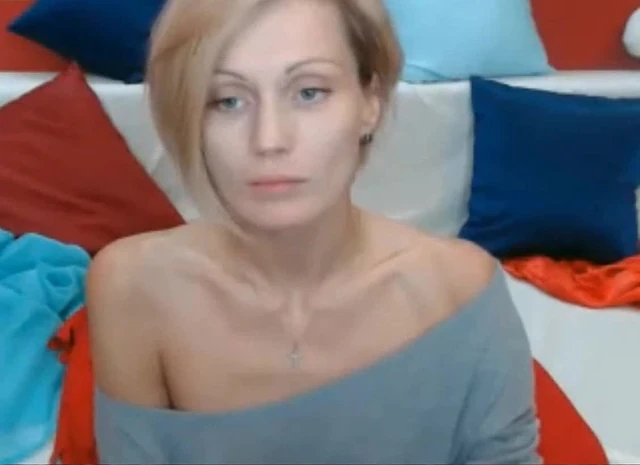 Step Mom showed the ass to the camera