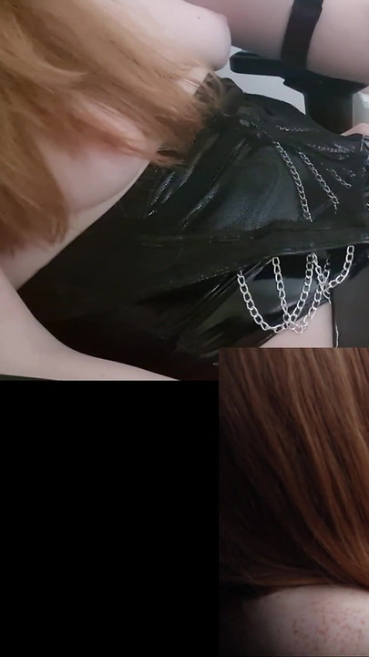 Получаю минет от моей рыжей подруги-транса