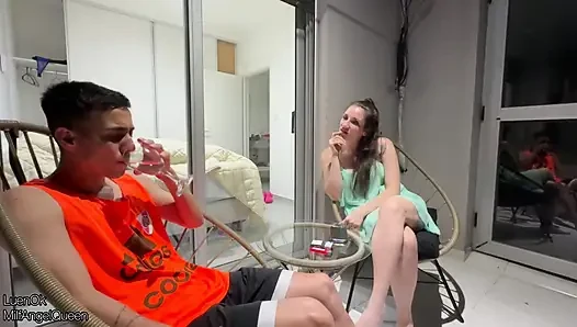 Ich ficke meine Stiefmutter mit einem ANAL, nachdem ich Silvester gefeiert habe / LuenOk x MilfAngelQueen