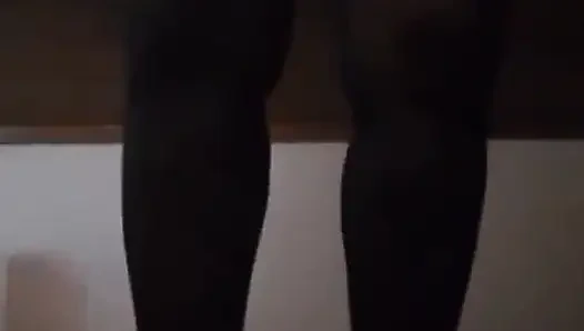 Genç üniversiteli kız kamera önünde mastürbasyonun tadını çıkarıyor