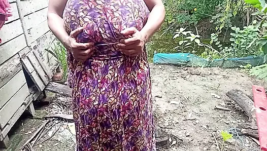 A muslim boy fuck hindu boudhi in the jongal.