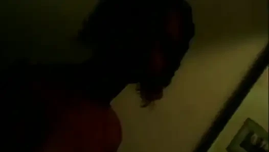 Cewek kulit hitam seksi dientot kontol besar pria kulit hitam di taman