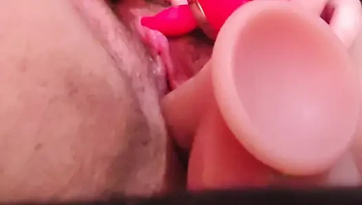 Mit einem leckenden vibrator kommen