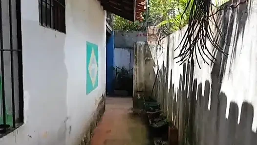 Öğle yemeği kutusunu emerek ödedim