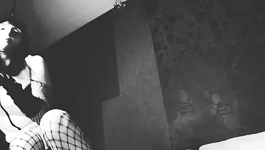 Фут-фетиш, домина, горячая черно-белая богиня на высоких каблуках брюнетка милфа, женское доминирование, бдсм-изврасти