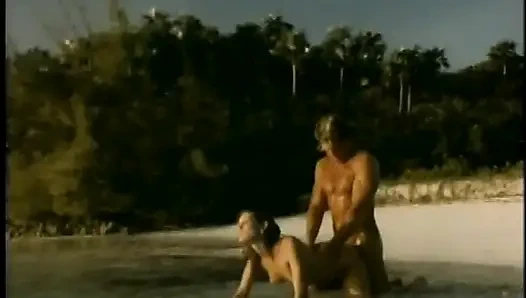 Terdampar di pulau, pejantan kontol besar ngentot tante seksi dengan kulit kecokelatan