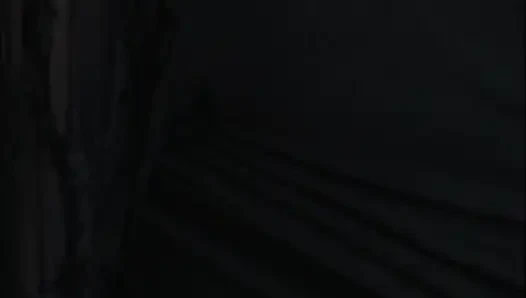 Cewek imut dengan jembut tebal dientot di atas lembaran putih