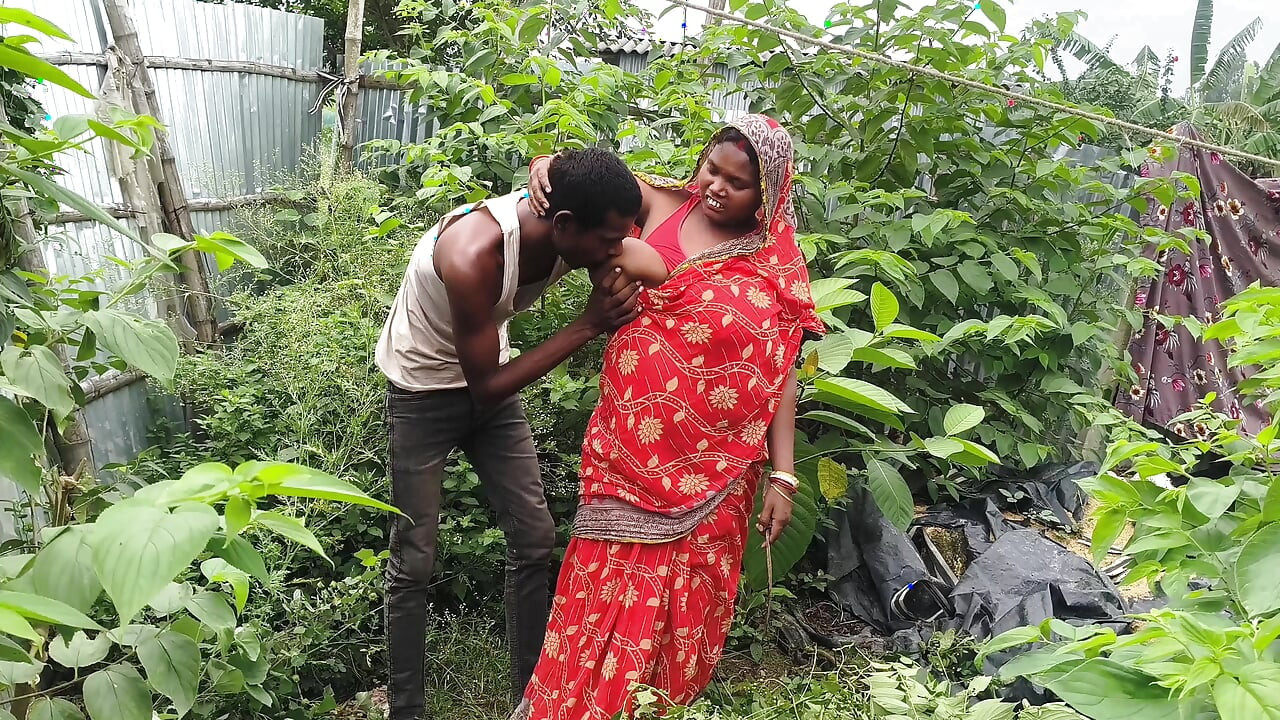 Indian desi housewife ki jungle mein chudai Kiya hardcore fouking Sex