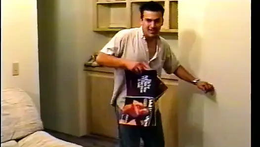 Çarpıcı sarışın peacherino tiffany mynx çekici adam için bacaklarını açmasına karşı değil