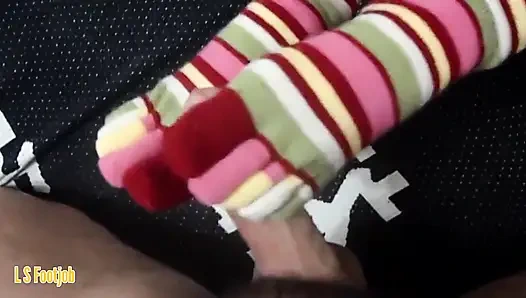 Amateur-freundin in heißem sockenjob, pOV