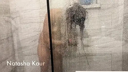 POV: du beobachst mich beim duschen und ich säubere nach dem dusch-sex