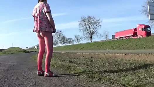 Transgender travesti silnice znějící venku 9