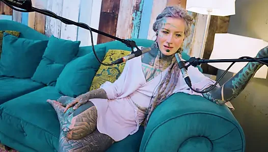 Ich spreche über A - echt - ASMR - Podcast - Reden - tattoo-mädchen-model goth punk dreadlocks