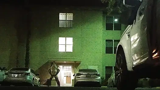 Толстая толстушка-жена в нижнем белье на общественной парковке отеля! Бадлондимонрое