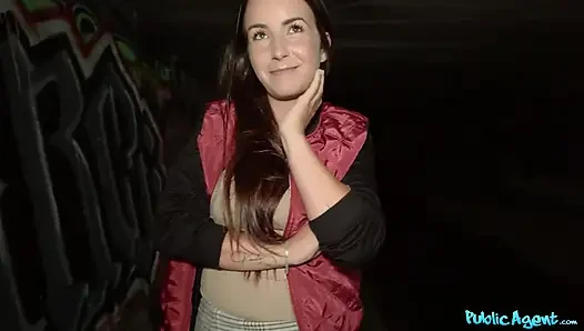 Kamu görevlisi - Lenna Ross yüzüne ateşli bir boşalma için pa'id alıyor