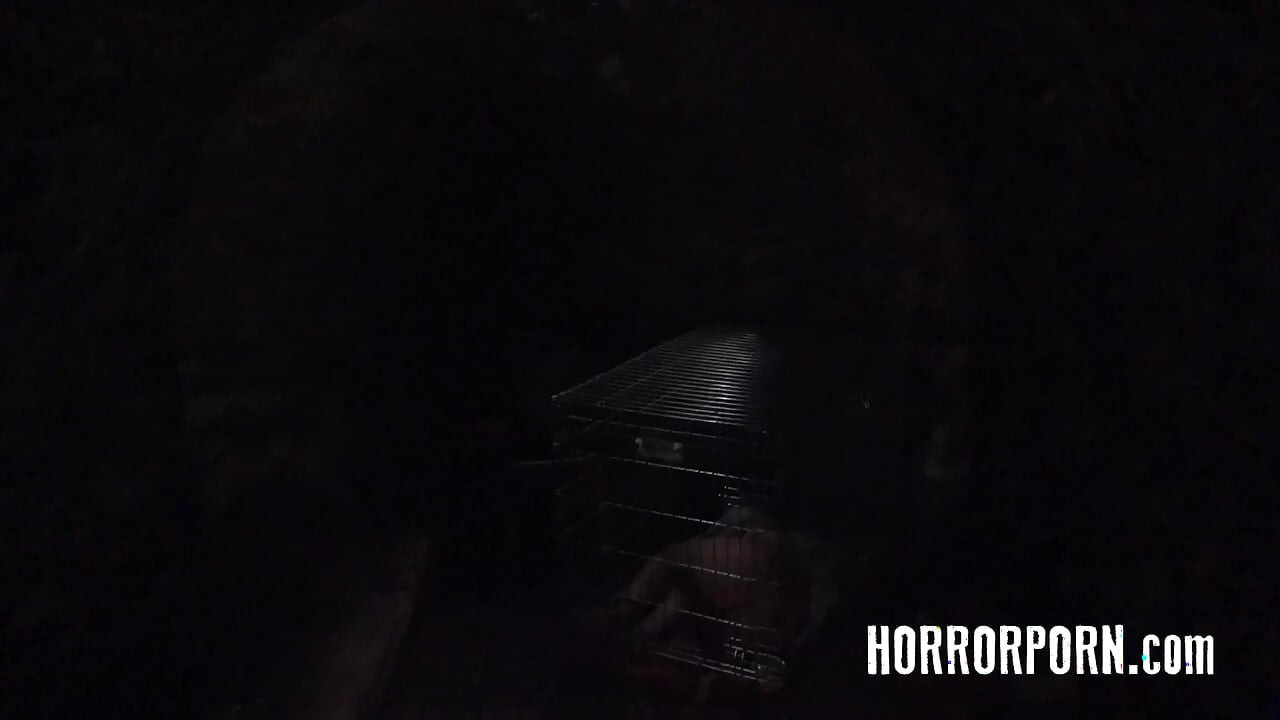 The girl in the cage (Horror Porn)