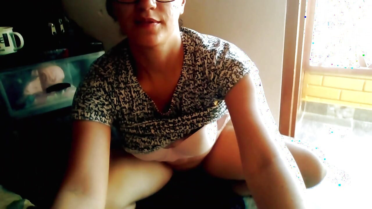 Masturboin salaa ovet auki
