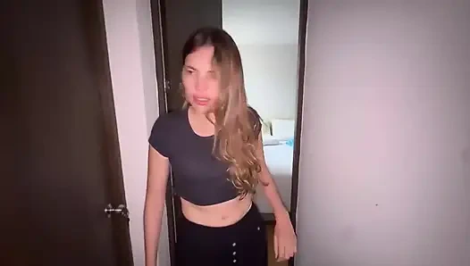 Komşu hep lezbiyen olmak istiyormuş gibi davranıyor